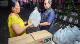 Banjir melanda Bali dan NTT. BRI bergerak cepat melalui program BRI Peduli menyalurkan bantuan tanggap bencana, pastikan masyarakat terdampak segera pulih. (Dok. BRI)