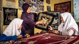 Konsisten perkuat ekonomi kerakyatan, BRI raih Anugerah Ekonomi Hijau. Penghargaan ini memvalidasi efektivitas strategi pemberdayaan UMKM yang dijalankan BRI. (Dok. BRI)