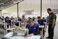 Melalui kolaborasi dengan Kemenimipas, BRI hadir dengan program BLK dan penanaman pohon kelapa untuk memberdayakan masyarakat. (Dok. BRI)