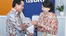 BRI sapa nasabah di Hari Pelanggan Nasional 2025. Komitmen BRI menghadirkan layanan prima dan inovasi digital untuk setiap kebutuhan nasabah. (Dok. BRI)