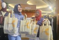 Dari Bandung ke panggung dunia! Kisah inspiratif Netaly, UMKM modest fashion yang sukses go global berkat program pembinaan BRI. (Dok. BRI)