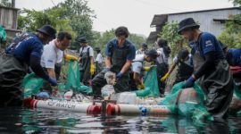 Menjaga sungai berarti menjaga masa depan! BRI Peduli dan Sungai Watch bersihkan Tukad Badung, Bali. Aksi nyata peduli lingkungan. (Dok. BRI)