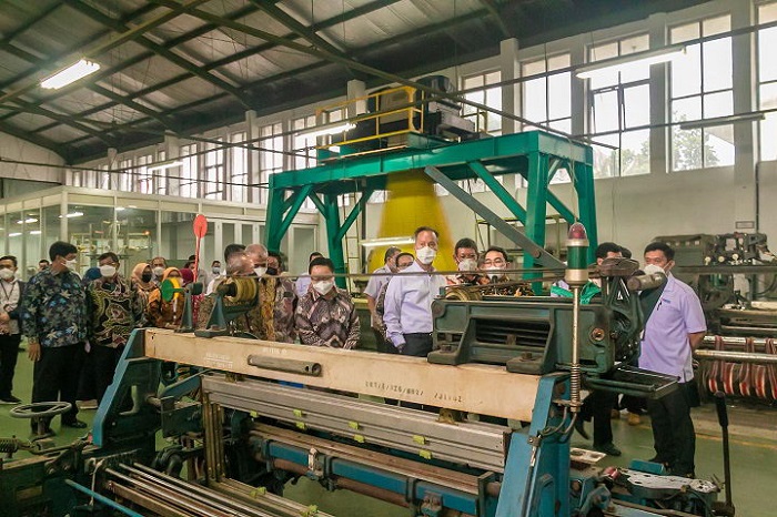 Mesin pabrik kembali berderu, tanda pulihnya industri manufaktur nasional. (Dok. bbt.kemenperin.go.id)