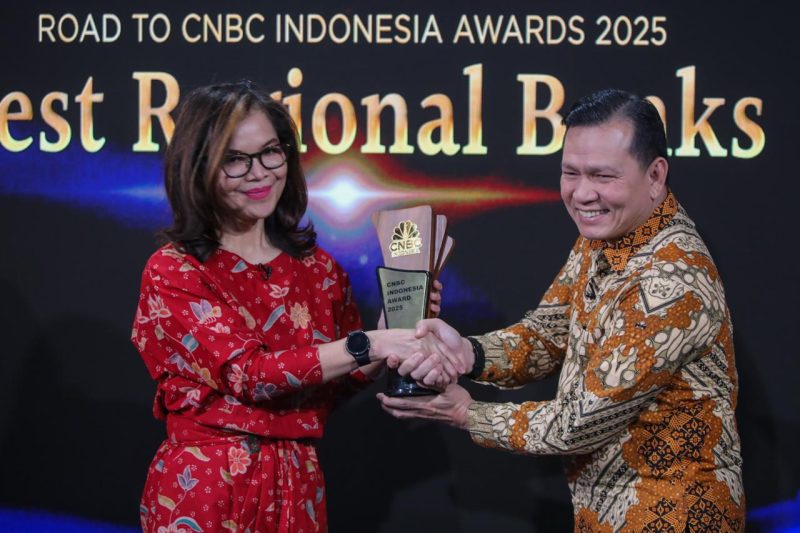 Keterangan photo : Bank Jakarta Raih Penghargaan Regional Banking ESG Excellence Awards 2025/Dok/Ist