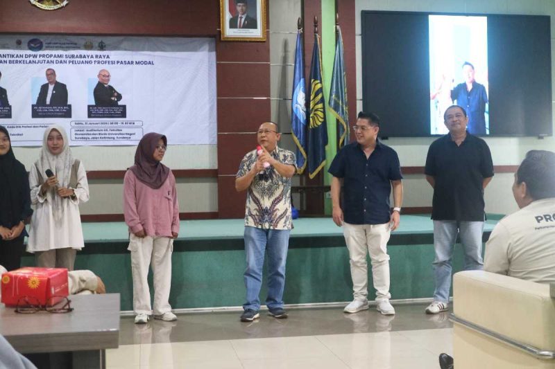 Foto : PROPAMI Surabaya Raya resmi dilantik, membuka jalan lahirnya profesional pasar modal baru melalui edukasi, kolaborasi, dan penguatan kompetensi investasi nasional. (doc.PROPAMI)