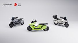 Solusi tunggal untuk semua gaya. OMO X menyesuaikan diri menjadi skuter perkotaan, cruiser jalanan, atau motor touring jarak jauh.